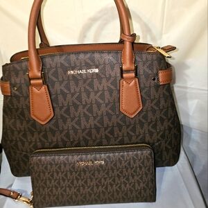 Michael Kors SATCHEL & Zippy Wallet